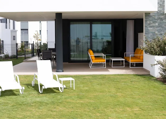 Elegant 3 Bedroom Next To Santa Clara Golf Apartment *